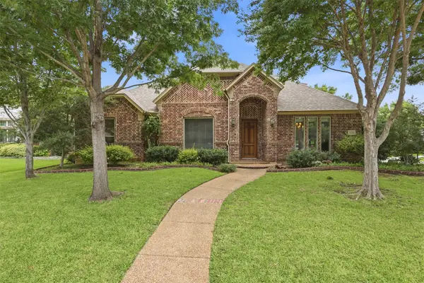600 Hickory Court, Hurst, TX 76054