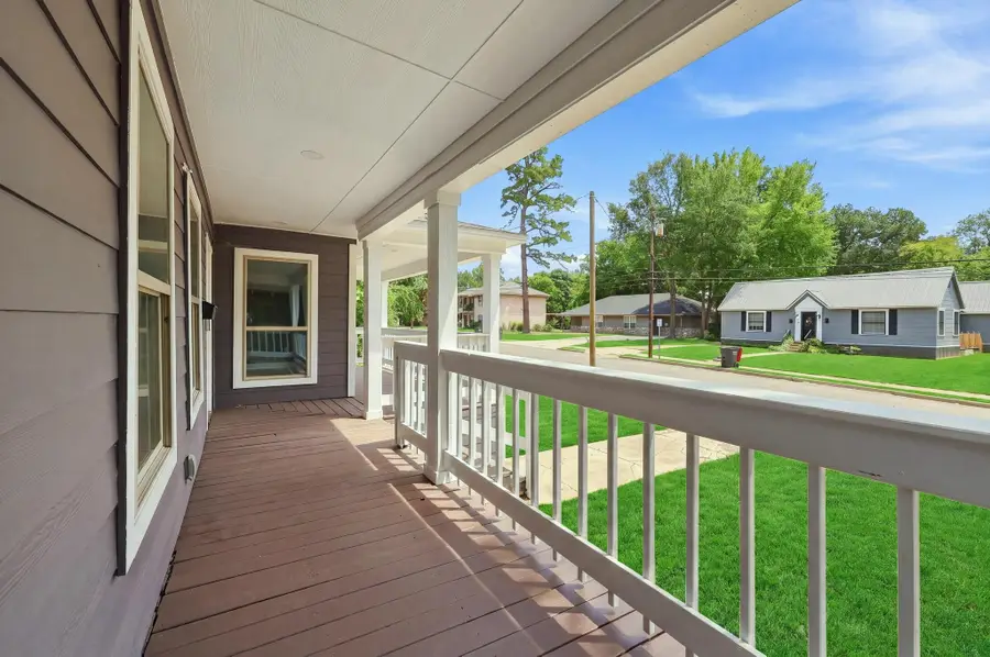 705 E Austin Street, Paris, TX 75460 - #2