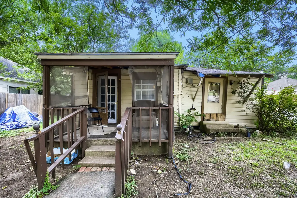 1012 E Jefferson Street, Waxahachie, TX 75165 - #1