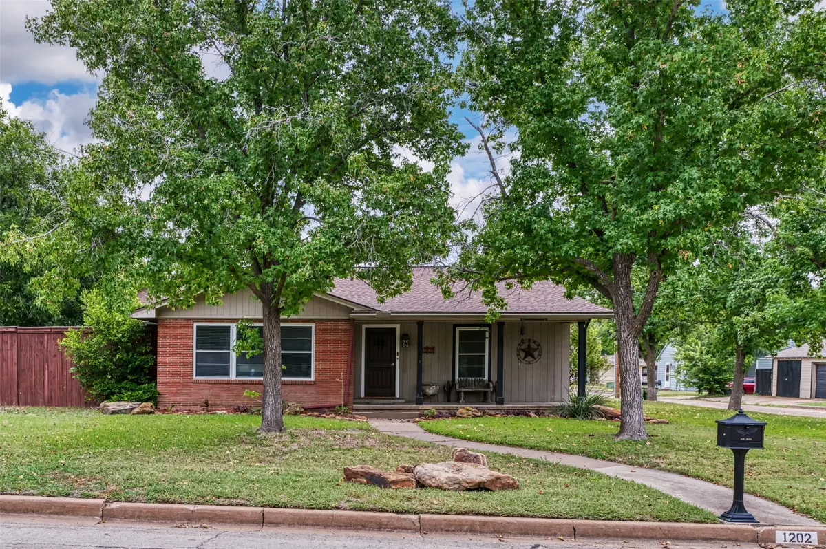 1202 NW 4th Avenue, Mineral Wells, TX 76067 - #1