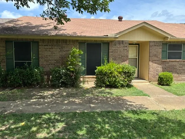 22 E Townhouse Lane #31, Grand Prairie, TX 75052 - #1