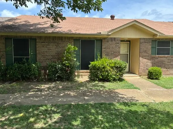 22 E Townhouse Lane #31, Grand Prairie, TX 75052