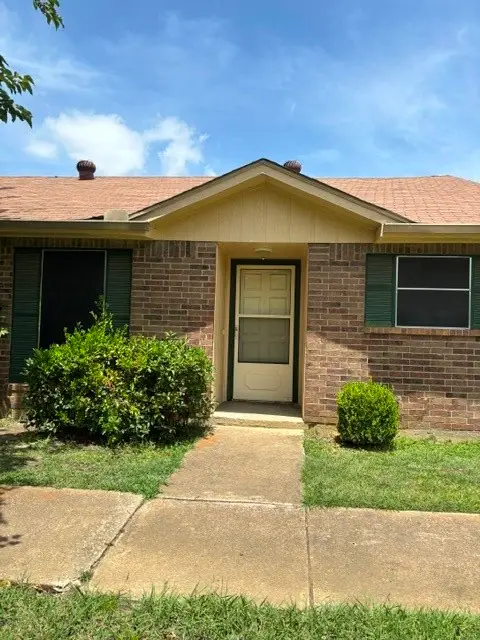 22 E Townhouse Lane #31, Grand Prairie, TX 75052 - #2