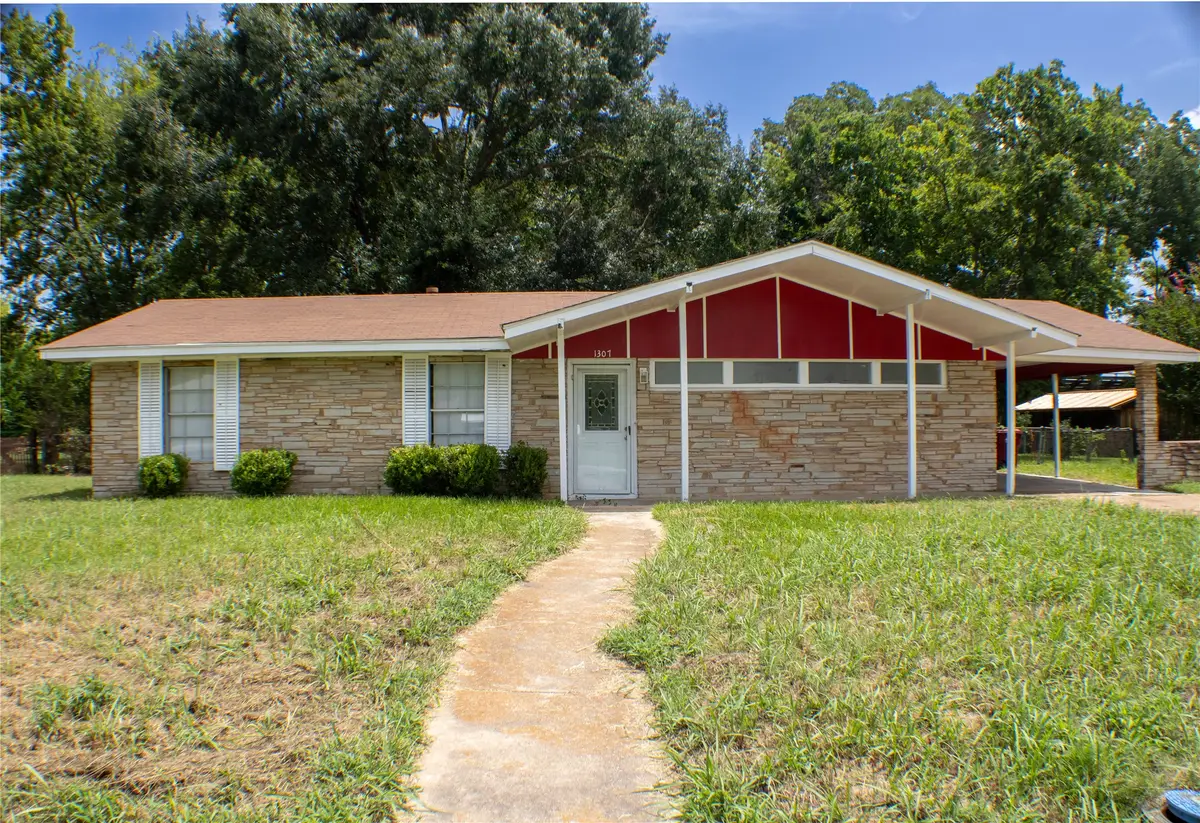 1307 S Delaware Street, Clarksville, TX 75426 - #1