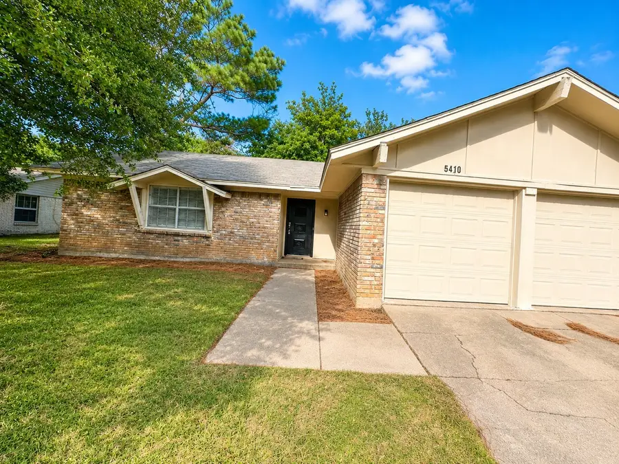5410 Kings Manor Drive, Lake Dallas, TX 75065 - #2