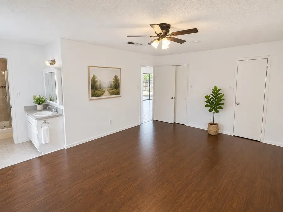 5410 Kings Manor Drive, Lake Dallas, TX 75065 - #3
