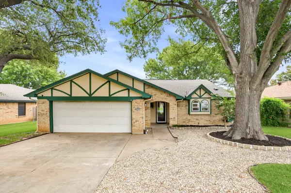 5524 Wood View Street, North Richland Hills, TX 76180