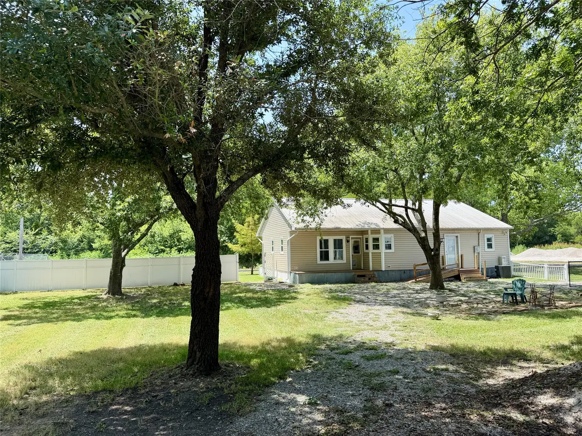100 E Austin Street, Leonard, TX 75452 - #1