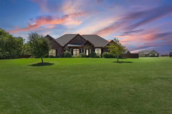 111 Crosswind Drive, Waxahachie, TX 75167