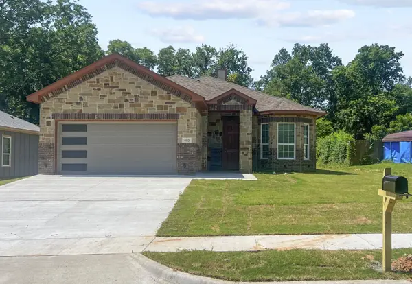 403 S 4th Street, Bonham, TX 75418