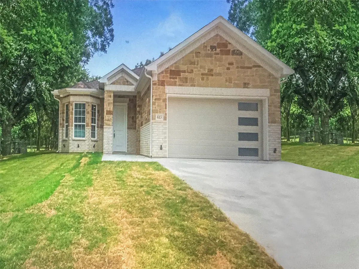 613 S 5th Street, Bonham, TX 75418 - #1