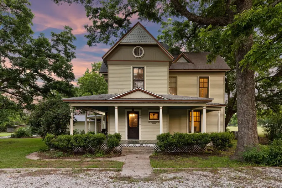 405 W Clifton Street, Pilot Point, TX 76258 - #3