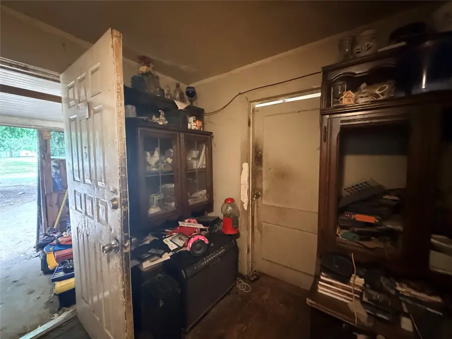 311 SW 3rd Street, Mineral Wells, TX 76067 - #2