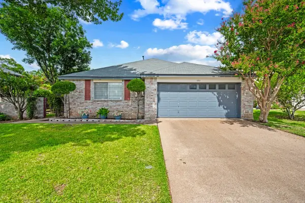 1812 Realistic Court, Bedford, TX 76021