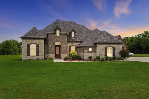 241 Rockett Lane, Pecan Hill, TX 75154
