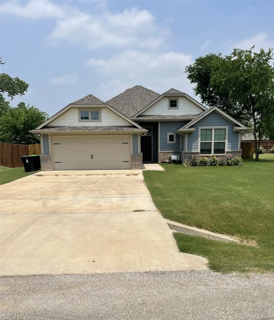 618 E Walcott Street, Pilot Point, TX 76258 - #2