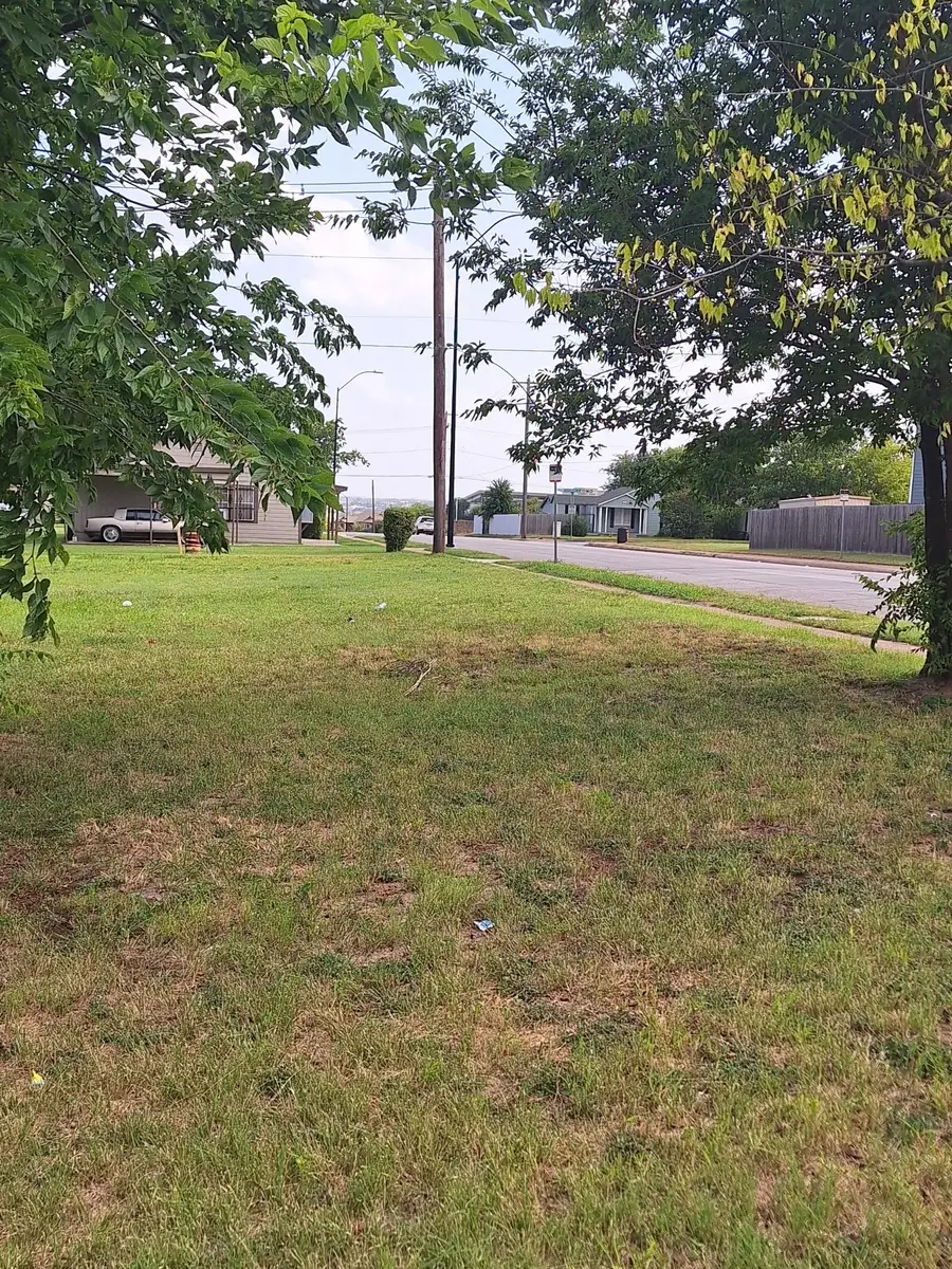 5637 Humbert Avenue, Fort Worth, TX 76107 - #3