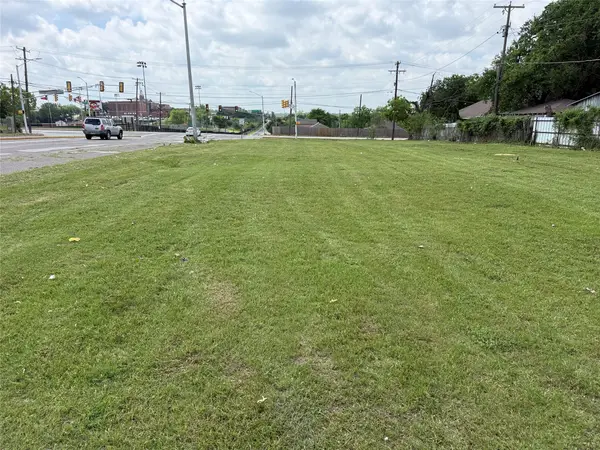 2557 E Vickery Boulevard, Fort Worth, TX 76105