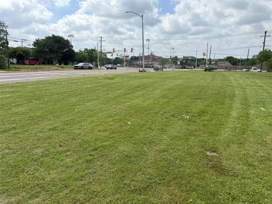 2557 E Vickery Boulevard, Fort Worth, TX 76105 - #2