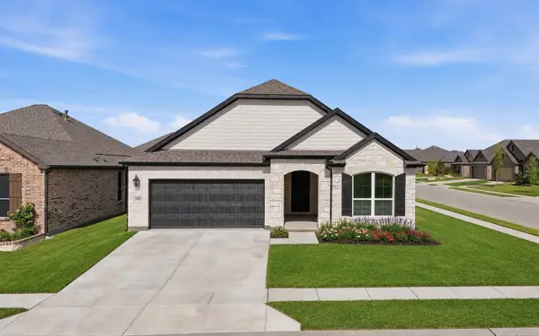 900 Summer Court, Justin, TX 76247