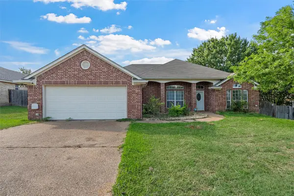 608 Pebble Creek Drive, Hewitt, TX 76643