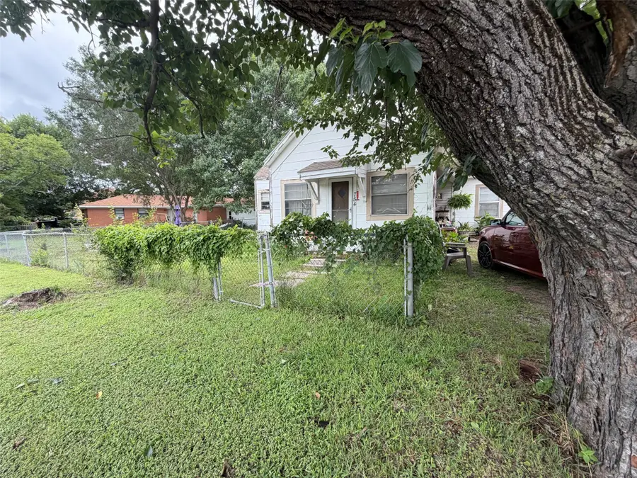 754 N Waco, Van Alstyne, TX 75495 - #2