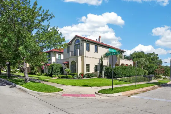 3700 Crestline Road, Fort Worth, TX 76107