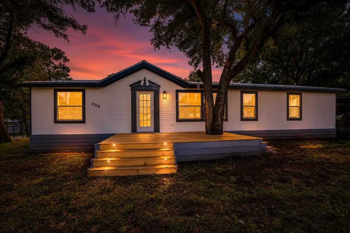 2316 SW 4th Avenue, Mineral Wells, TX 76067 - #1