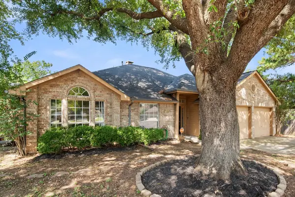 2818 Glen Ridge Drive, Arlington, TX 76016