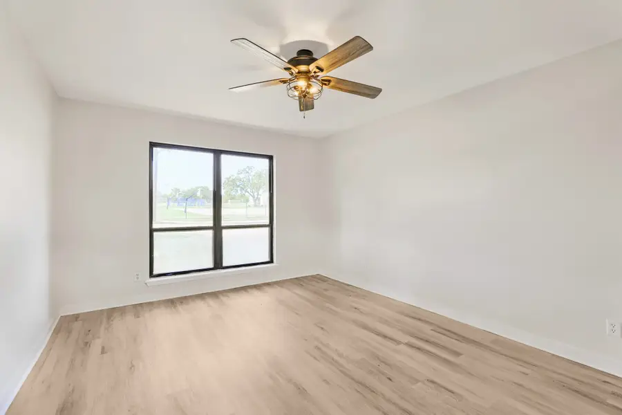 821 Oakwood Avenue, Hurst, TX 76053 - #3