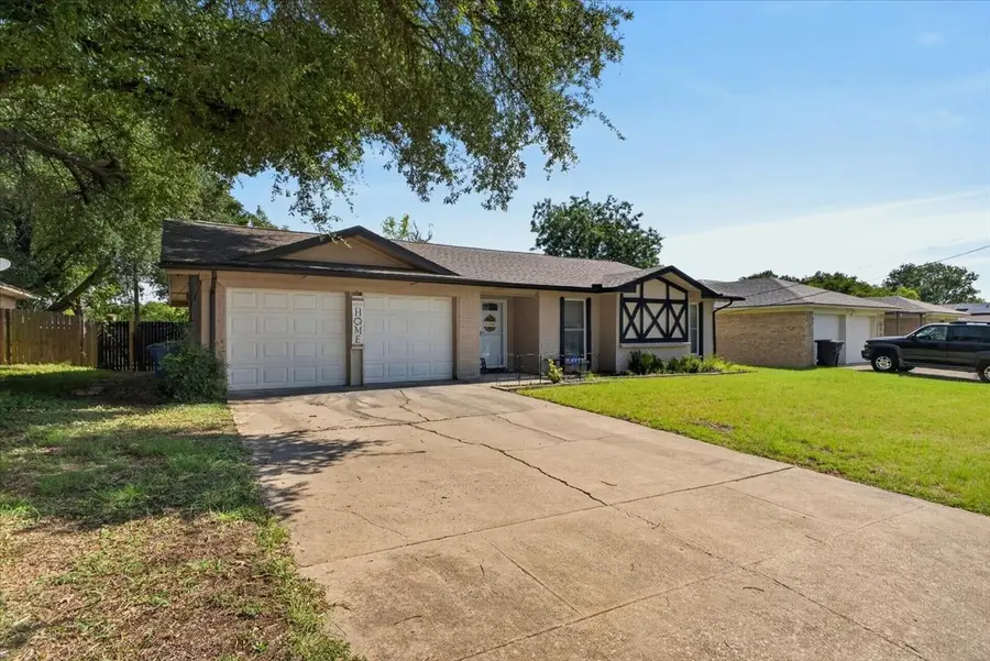 523 Lynnewood Avenue, Burleson, TX 76028 - #2
