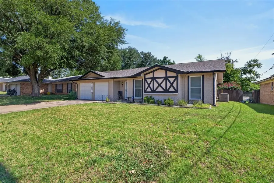 523 Lynnewood Avenue, Burleson, TX 76028 - #3