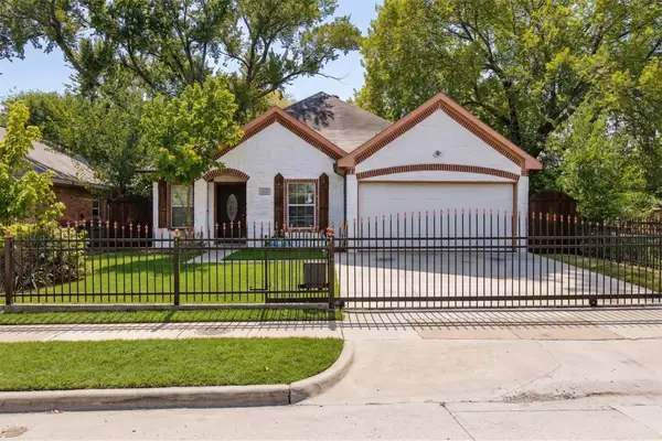 922 Bayonne Street, Dallas, TX 75212