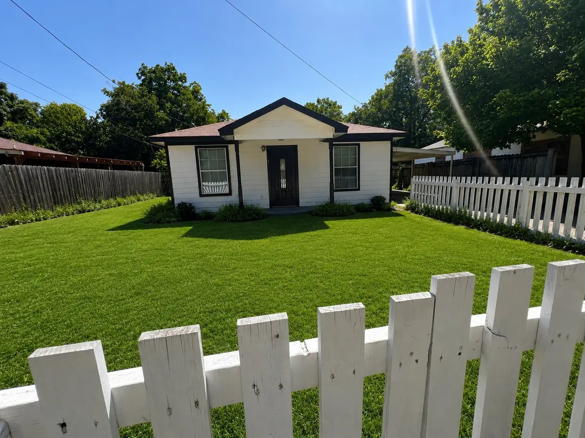 312 N Wood Street, Cleburne, TX 76033 - #1