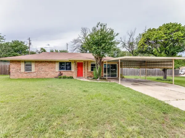 325 Walnut Avenue, Azle, TX 76020