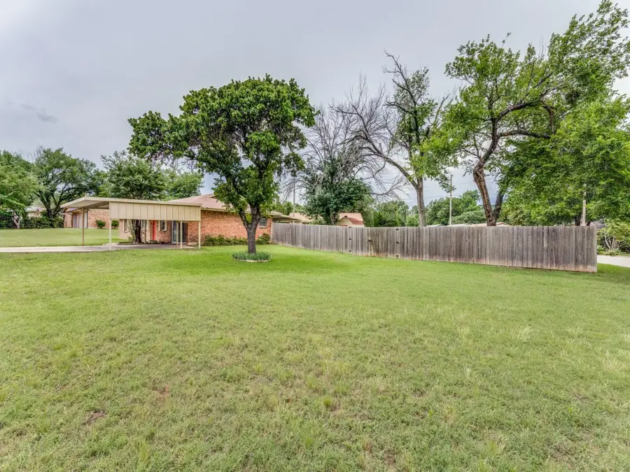 325 Walnut Avenue, Azle, TX 76020 - #3