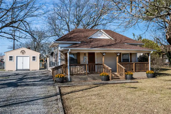 909 N Main Street, Ector, TX 75439