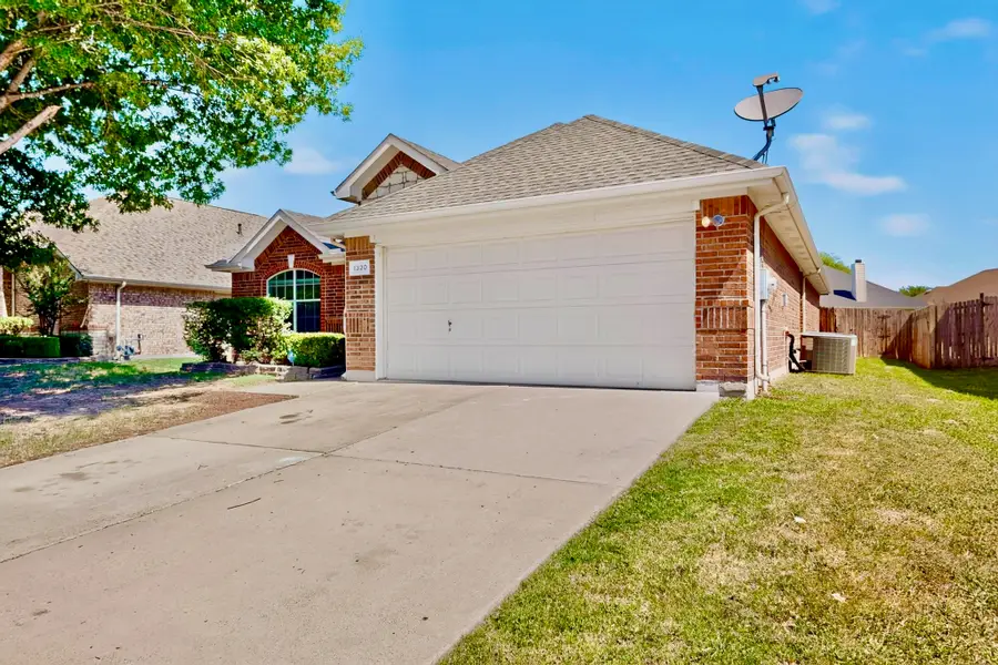 1320 Clearwater Drive, Grand Prairie, TX 75052 - #2