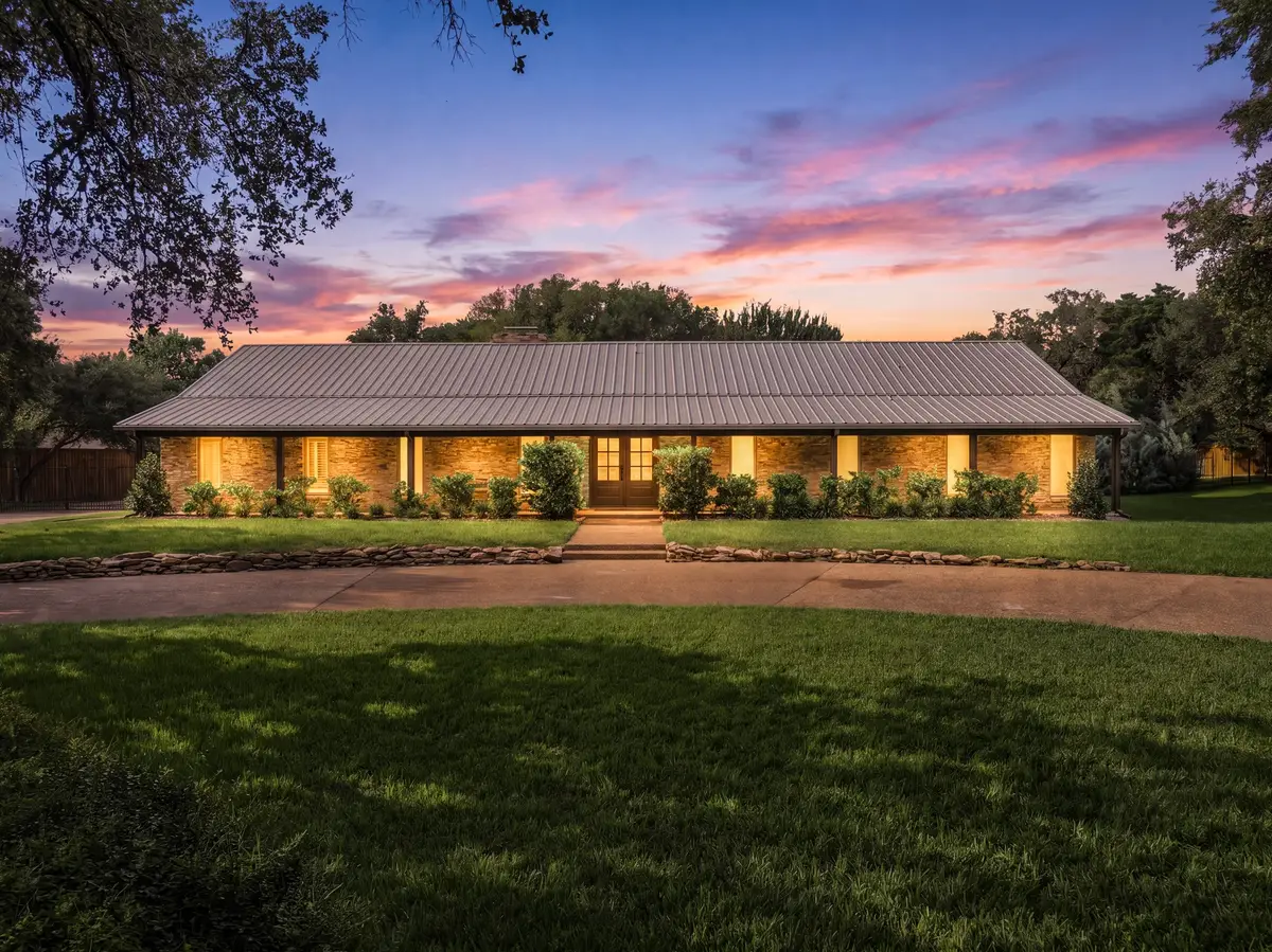 214 Oak Creek Circle, McGregor, TX 76657 - #1