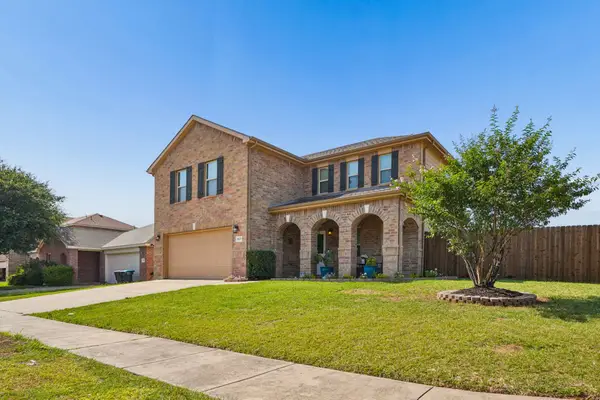 1825 Lynnwood Hills Drive, Fort Worth, TX 76112