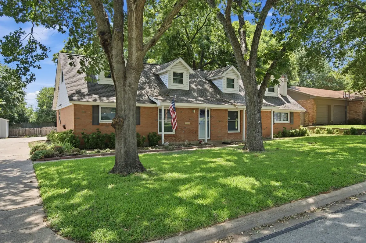 1301 Colonial Court, Arlington, TX 76013 - #1
