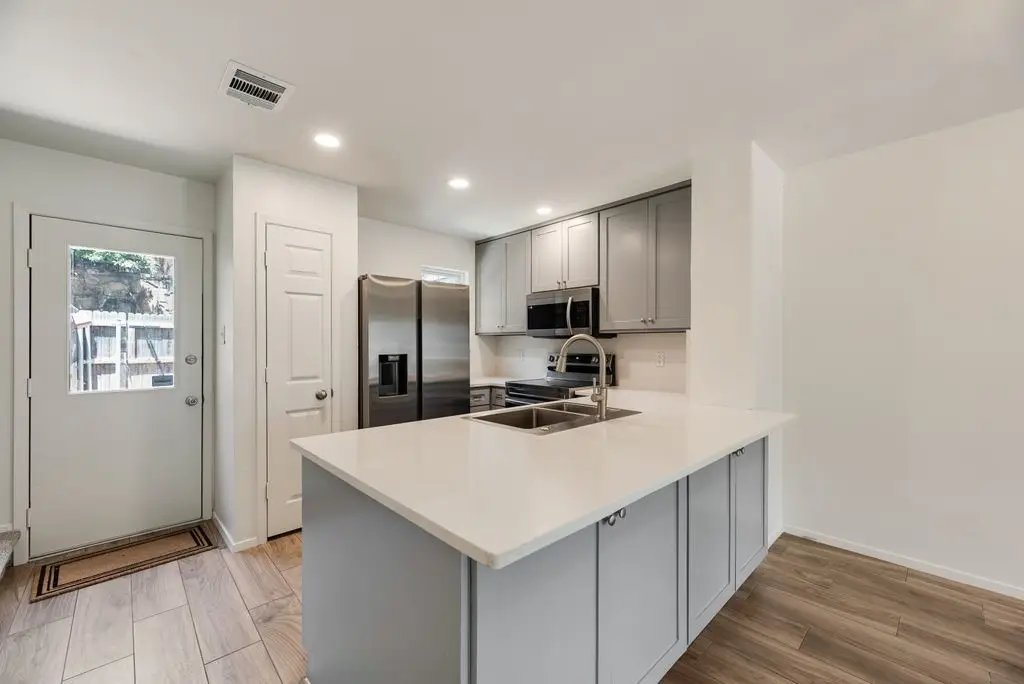 28 Abbey Road, Euless, TX 76039 - #1