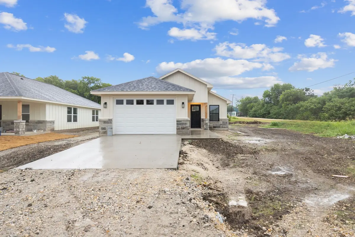 129 Avenue B, Moody, TX 76557 - #1