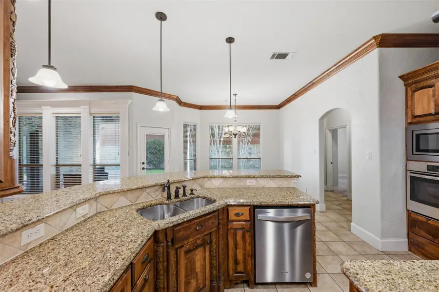 620 Highview Lane, Hurst, TX 76054 - #3