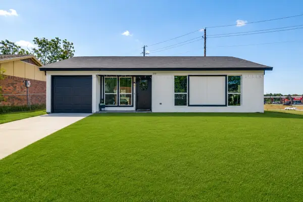 208 Woodgrove Street, Mesquite, TX 75181