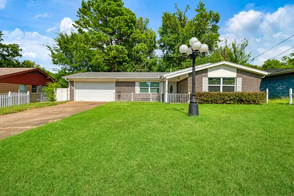 160 NW 28th Street, Paris, TX 75460