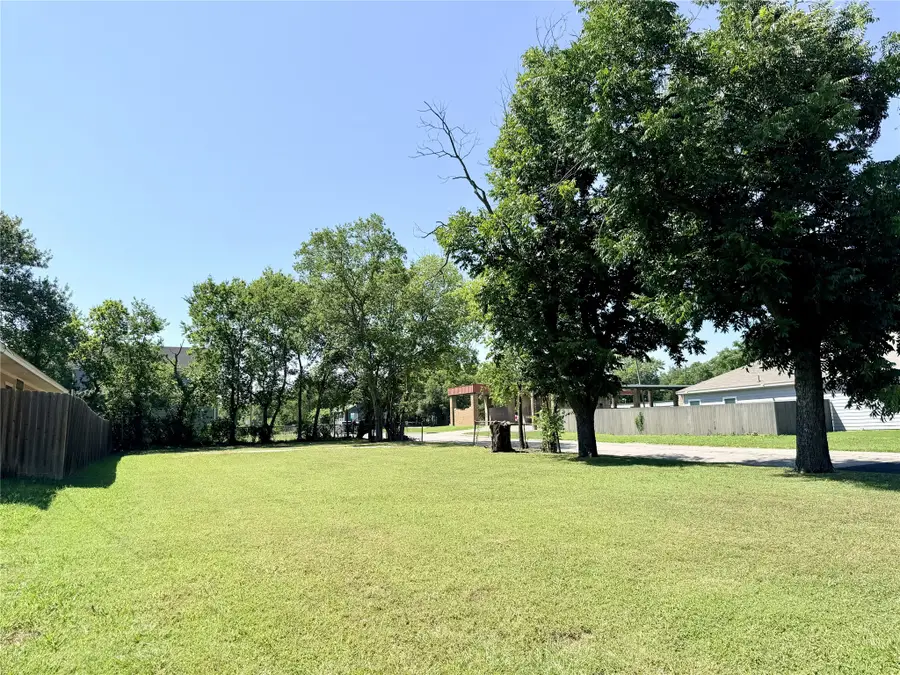 1301 E 6th Avenue, Corsicana, TX 75110 - #2