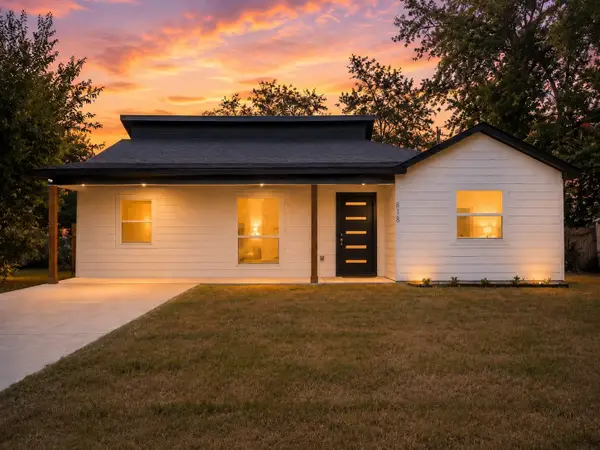 818 Chickasaw Trace, Grand Prairie, TX 75051