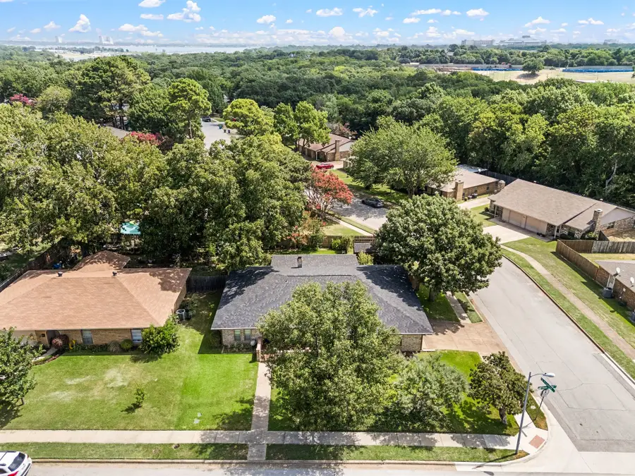 1002 Shady Brook Drive, Grapevine, TX 76051 - #2