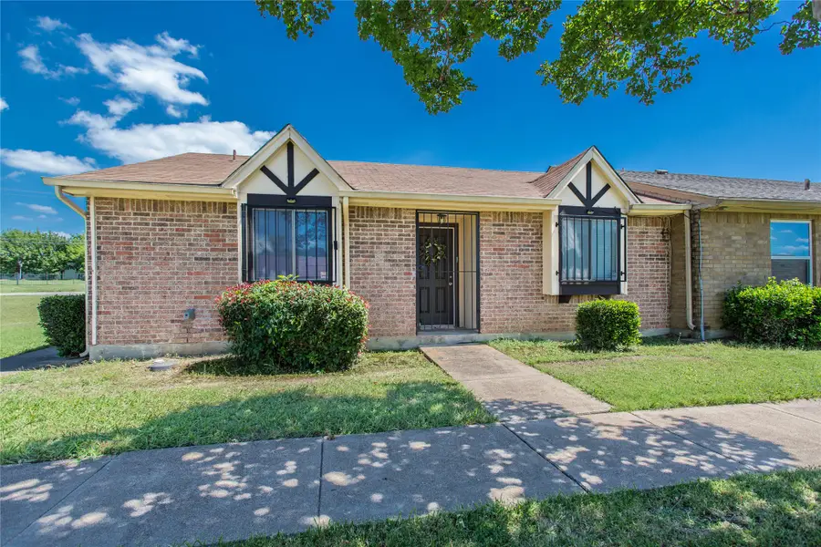 33 E Townhouse Lane #30, Grand Prairie, TX 75052 - #2